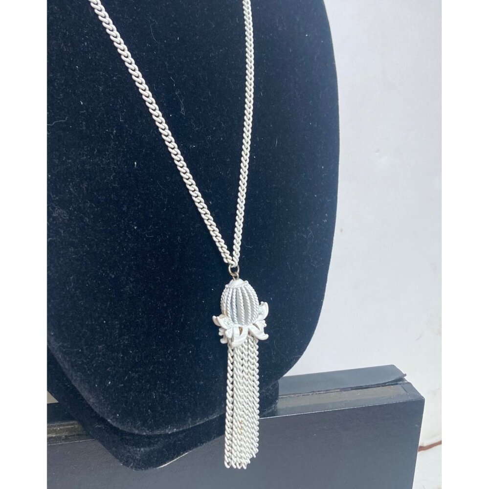 Vintage 70s Monet White Tassel Pendant Necklace Bird Cage Look Feminine 25 inch - Picture 3 of 8